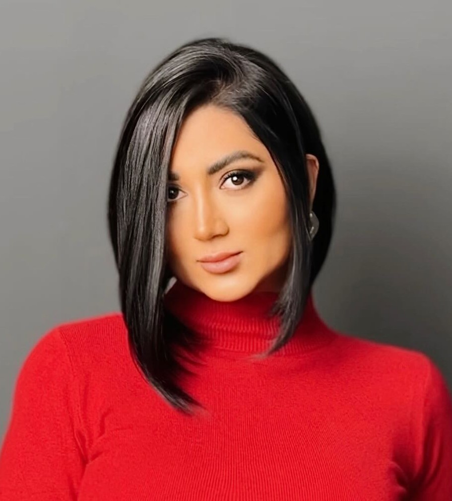 Blunt Lob with Deep Side Part