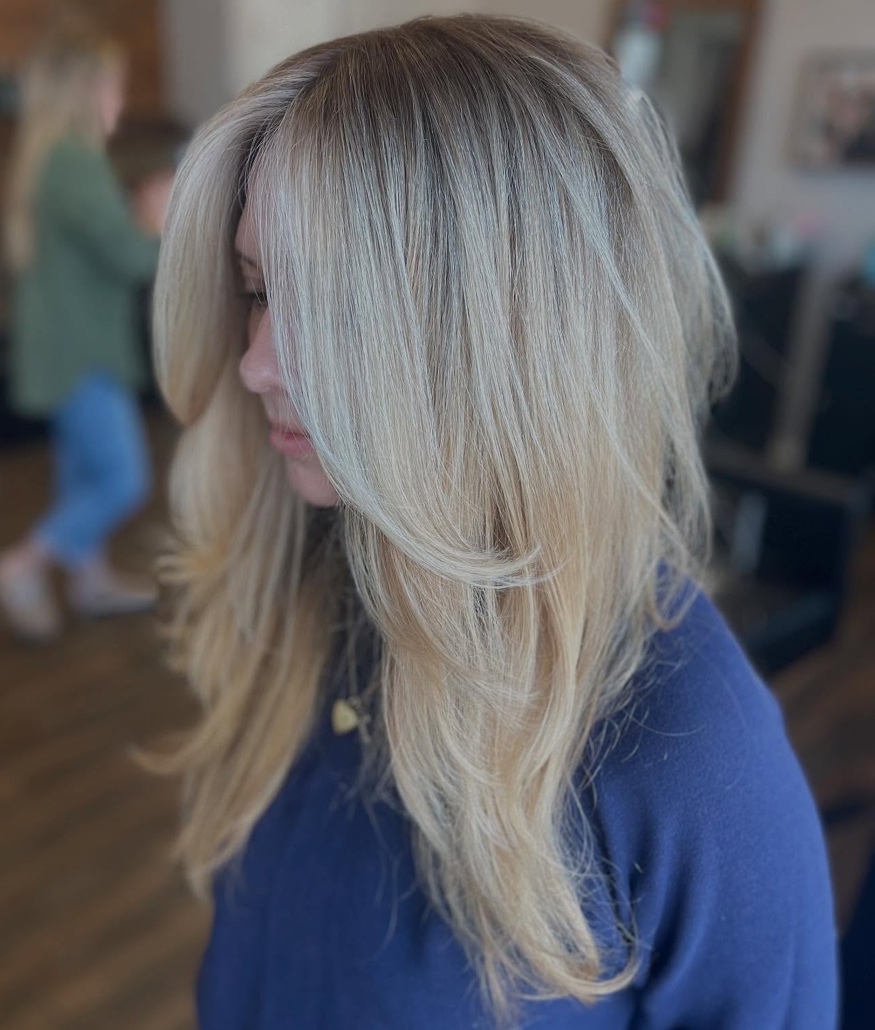 Shadow Roots on Blonde Hair Create the Most Dramatic Effect