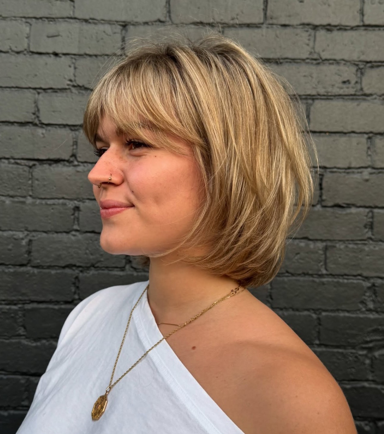 Layered Bob Haircut with Face-Framing Layers That Slim a Round Face