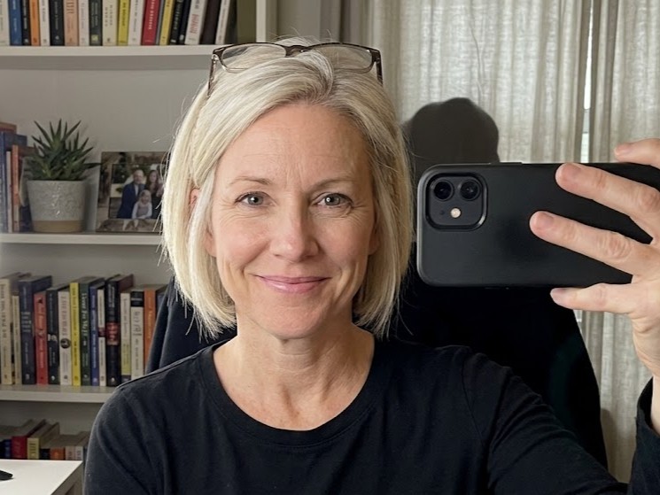 Micro-Layered Bob With Root Lift at the Crown
