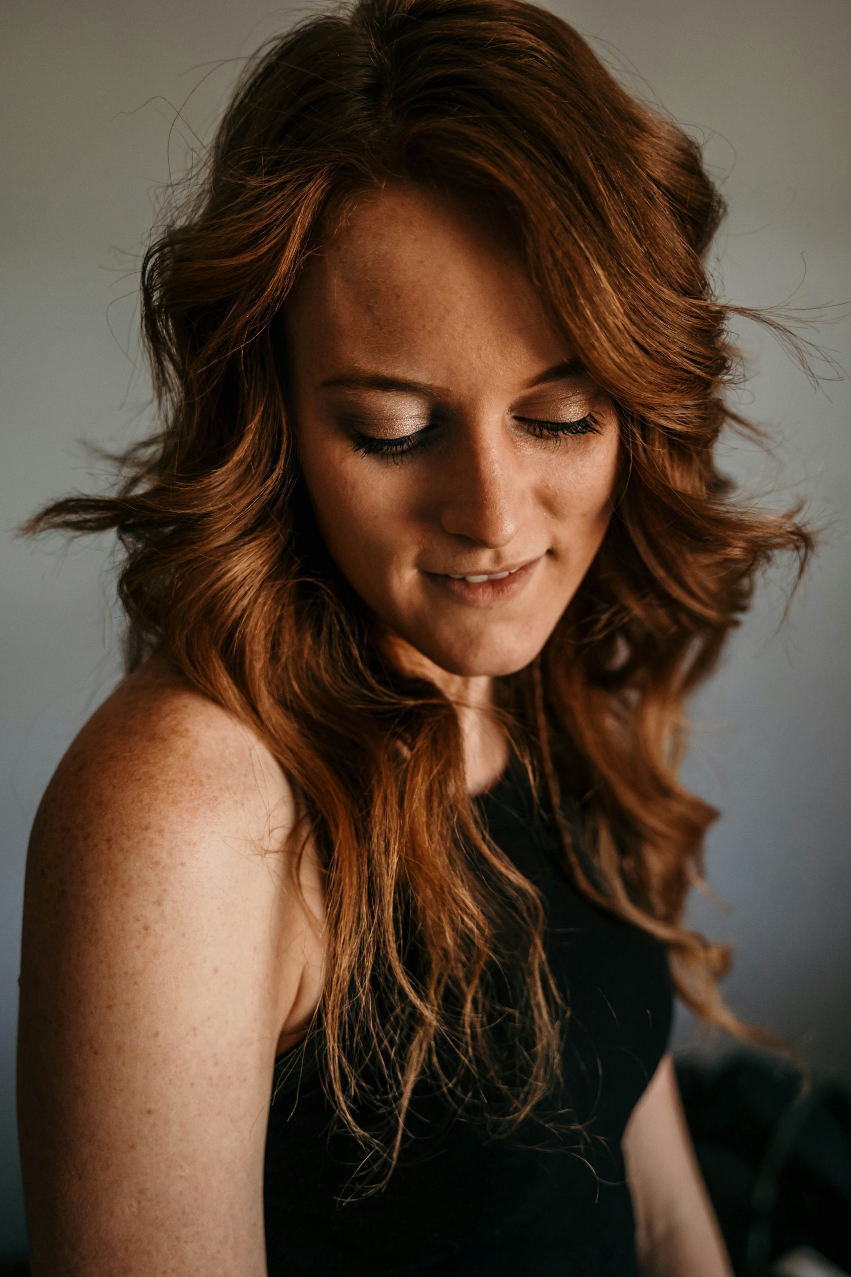 1C Hair Type with Straight Roots and Loose S-Bend Waves Through the Mid-Lengths on Brown Hair