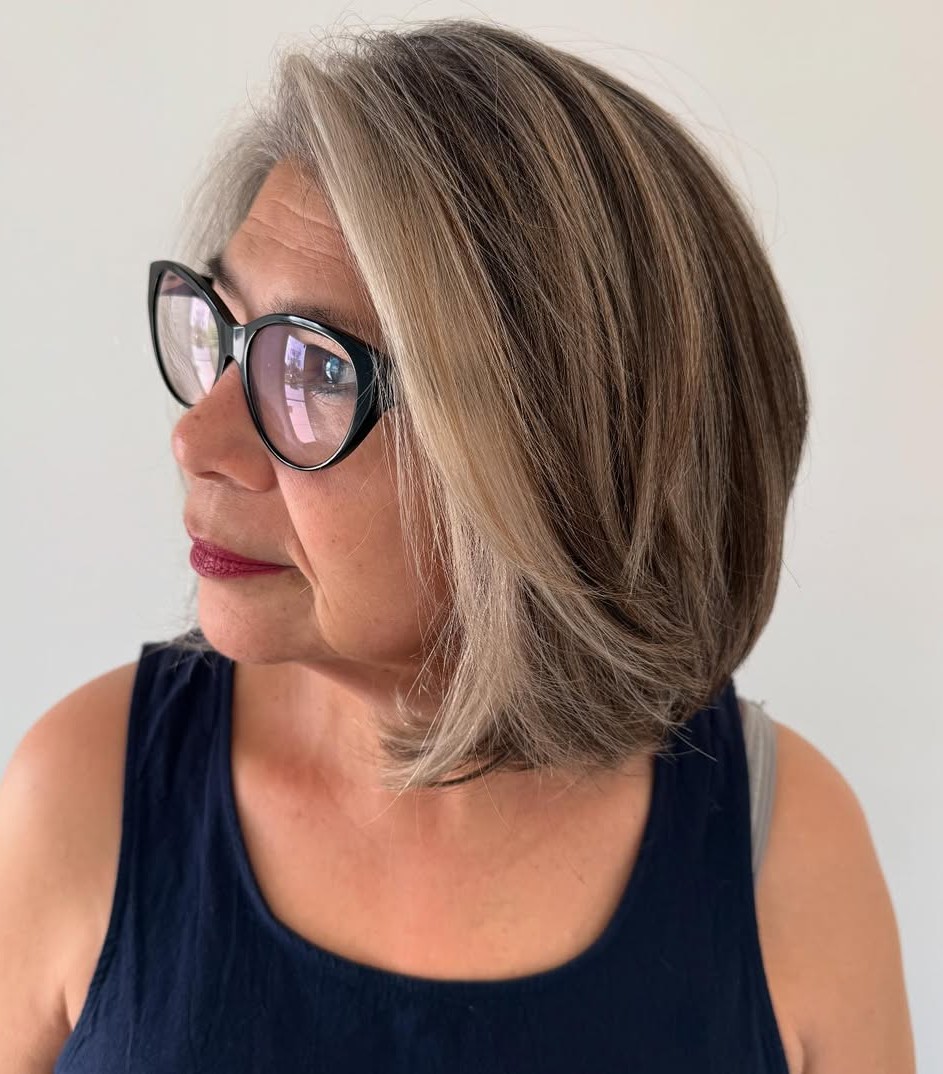 Medium Ash Brown Bob with Face-Framing Blonde Highlights