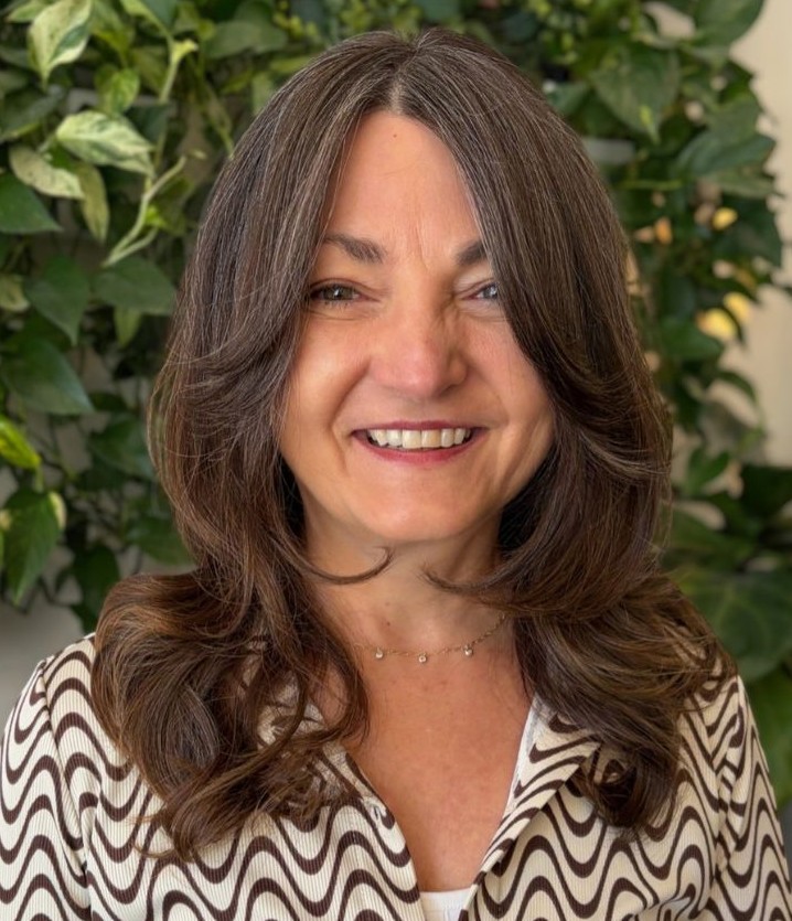Voluminous Medium Brown Layered Haircut with Curtain Bangs