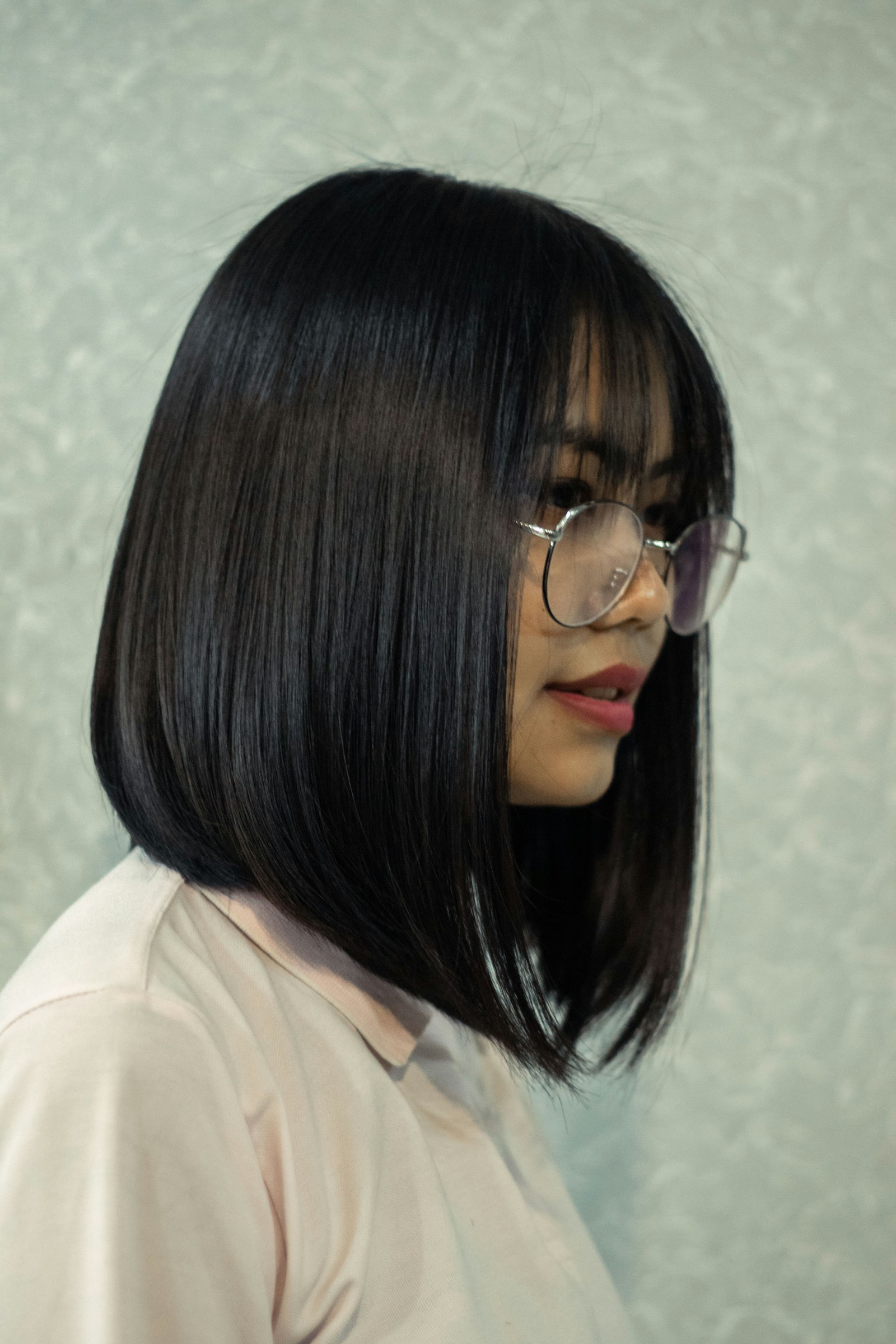How to Ask for a Bob Stylist Scripts Woman with a Chin-Length Blunt Bob Consulting a Stylist in a Salon Chair
