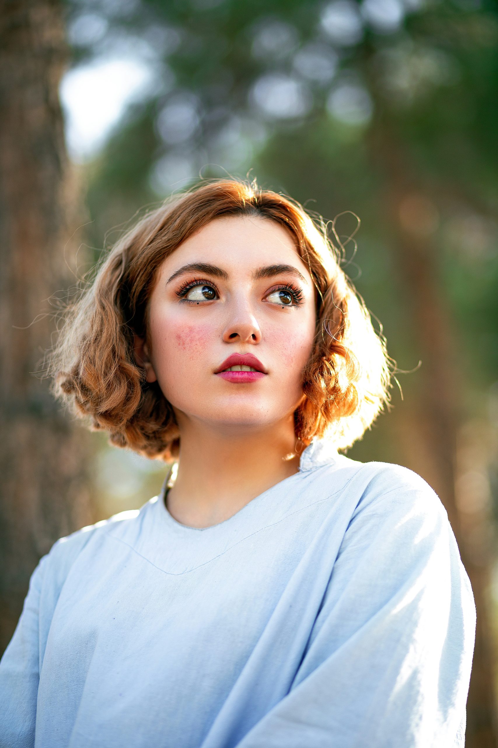 Woman with Short Bob Featuring Soft Body Wave Perm with Natural Volume and S-Curve Texture