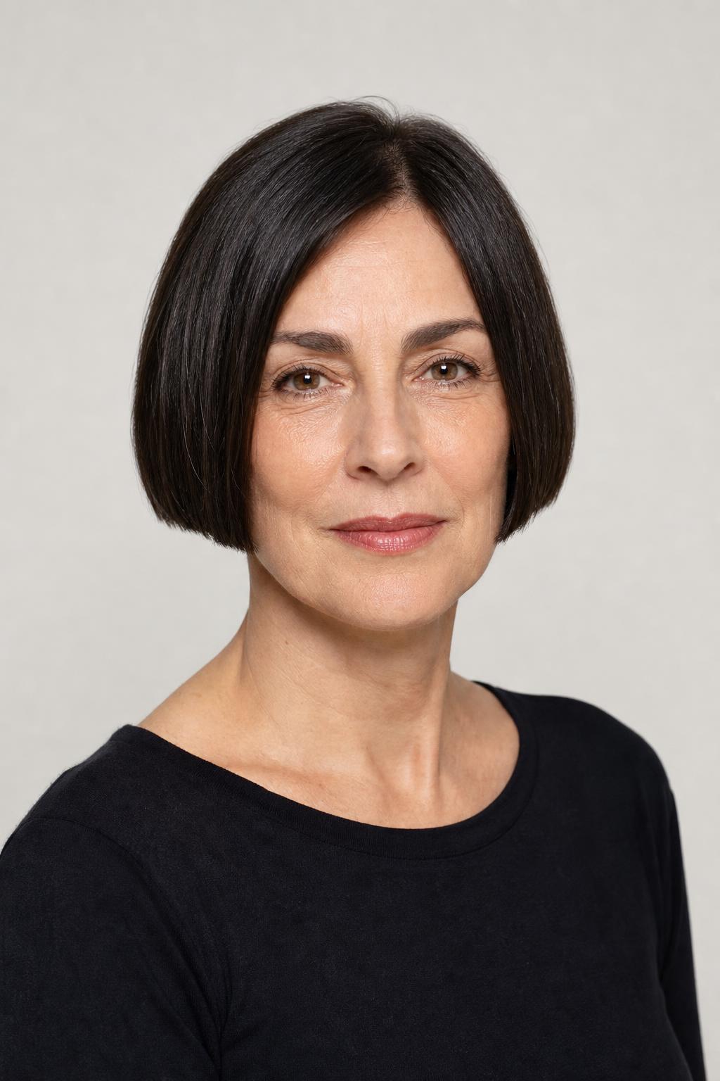 Earlobe-Length Micro Bob with a Blunt Perimeter and Reduced Interior Bulk