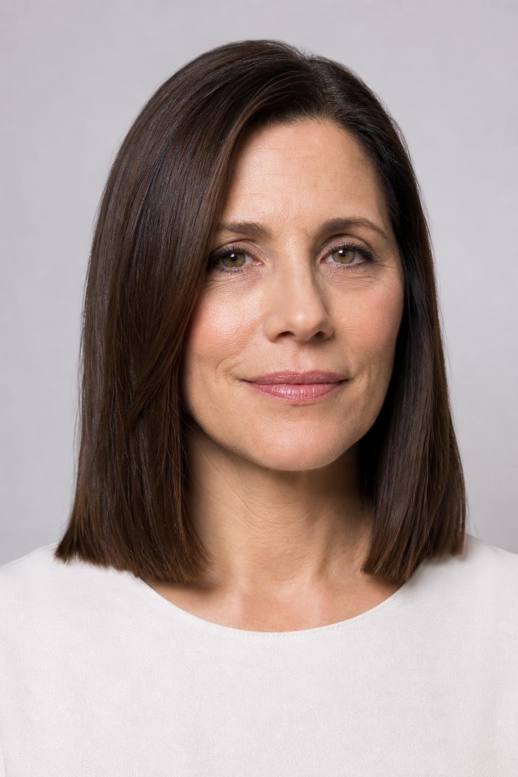 Collarbone-Length Cut with a Thick Solid Hem on Fine Dark Brown Hair